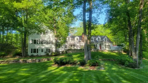 4 Glen Rd, Ridgefield, CT 06877