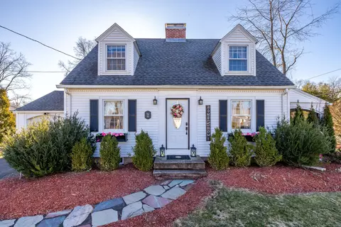 56 Vista Rd, North Haven, CT 06473