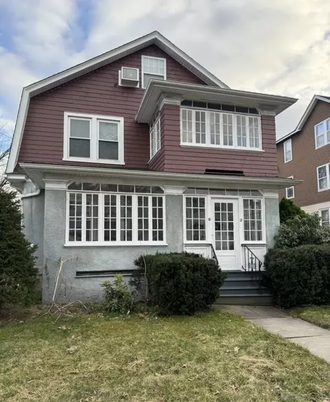 19 Allen St, Windsor, CT 06095
