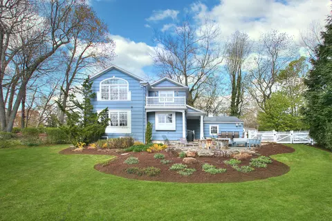 461 Tahmore Dr, Fairfield, CT 06825