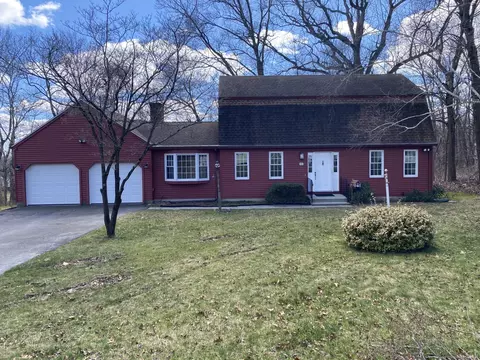 14 South St, Windsor Locks, CT 06096