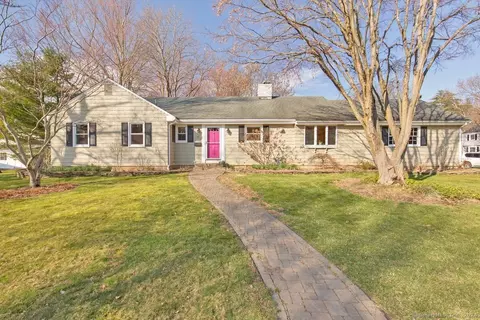 85 Foxridge Rd, West Hartford, CT 06107