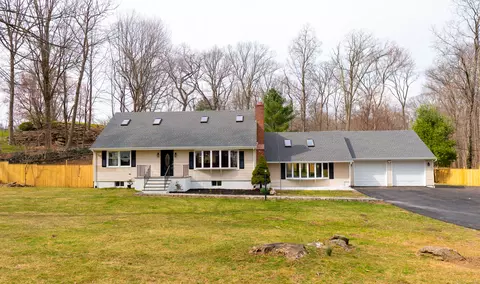 9 Vespucci Rd, Norwalk, CT 06850