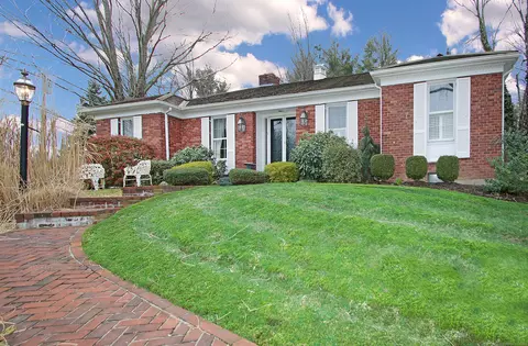 19 Taunton Ridge Rd, Newtown, CT 06470