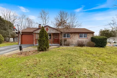 2 Cedarcrest Dr, North Stonington, CT 06359
