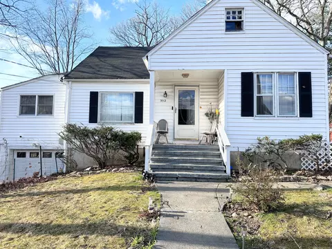 352 Woodlawn Avenue Ext, Bridgeport, CT 06606