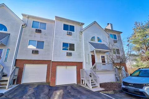 925 Oronoke Rd #16-I, Waterbury, CT 06708