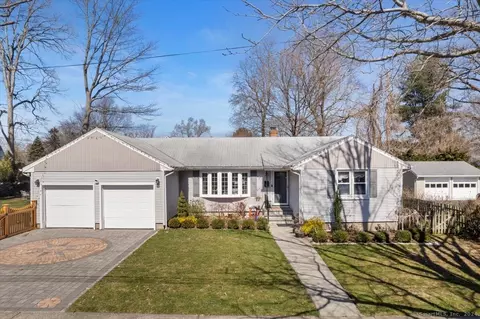 80 Nightingale Dr, Stratford, CT 06614