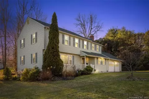 9 Adams Ln, West Hartford, CT 06117