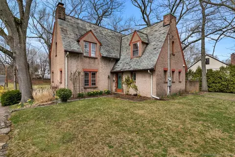 5 Heloise St, Hamden, CT 06517