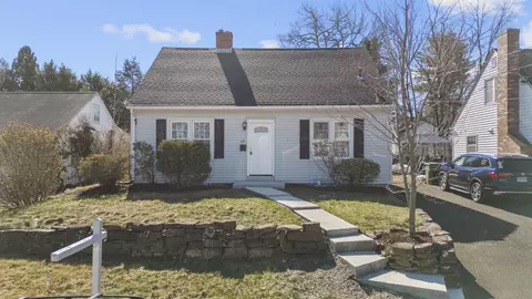 47 Deerfield Ave, Middletown, CT 06457