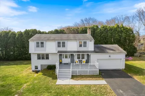 12 Whaling Dr, Waterford, CT 06385