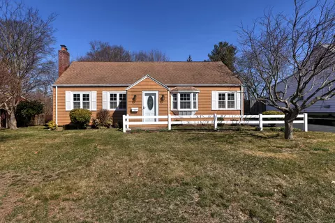35 Holbrook St, Milford, CT 06460