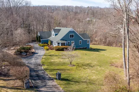 9 Premium Point Ln, Brookfield, CT 06804