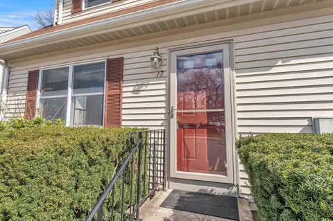 17 Windwood Dr #17, Windsor Locks, CT 06096