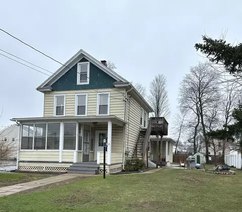 8 Hough St, Plainville, CT 06062