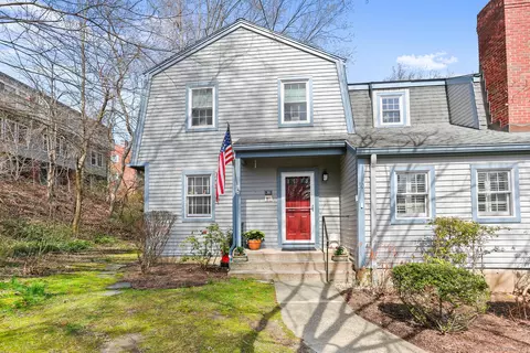 30 Paisley Ln #30, Fairfield, CT 06825