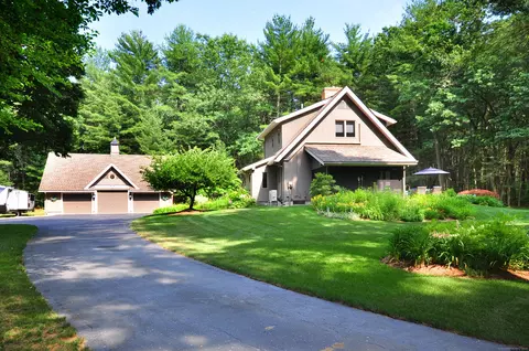 30 Rolocut Rd, Broad Brook, CT 06016
