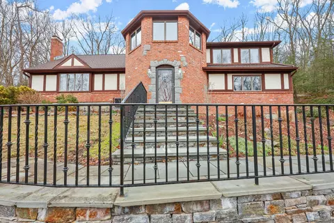 246 New Rd, Avon, CT 06001