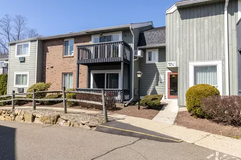 71 Ameridge Dr #71, Bridgeport, CT 06606