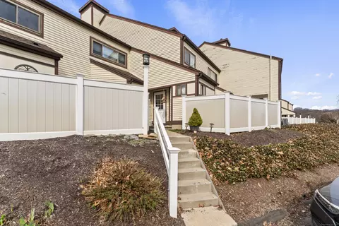 81 Main St #45C, Branford, CT 06405