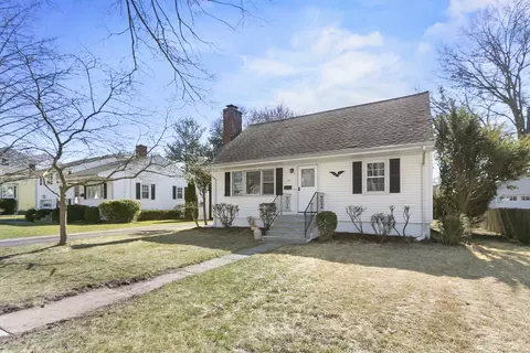 298 Country Rd, Fairfield, CT 06824