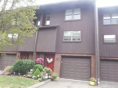 175 Natchaug Dr #175, Meriden, CT 06450