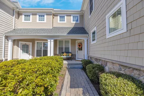 122 Bradford Walk #122, Farmington, CT 06032