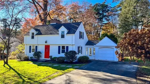 7 Fernbel Ln, West Hartford, CT 06107