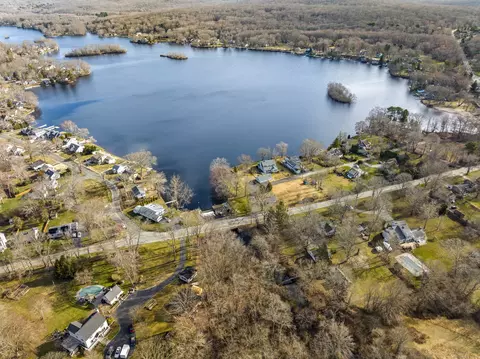16 Town Woods Rd, Old Lyme, CT 06371