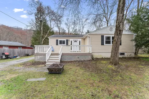 84 Nearbrook Dr, Newtown, CT 06470