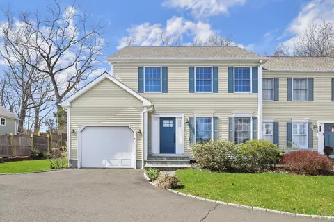 138 Forest St #1, New Canaan, CT 06840