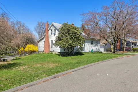 4 Burton Ave, Trumbull, CT 06611