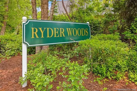 1 Breezy Ln, Milford, CT 06460
