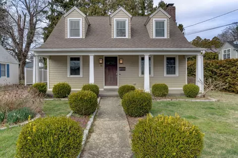 51 Westomere Ter, New London, CT 06320