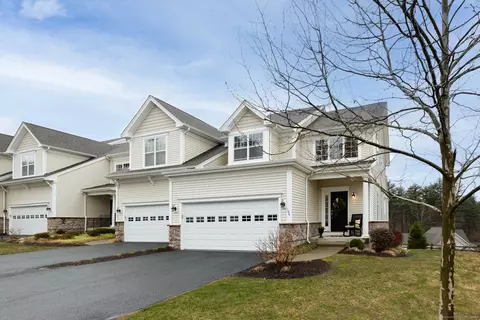 104 Ridgewood Dr #104, Middlebury, CT 06762