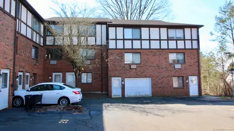 181 Hicks St #2E, Meriden, CT 06450