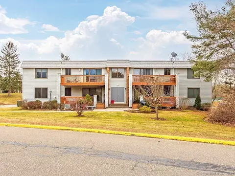 1 Birch Ct, Cromwell, CT 06416