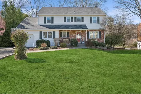 25 Hampton Ln, Stamford, CT 06903