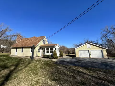 6 Kent St, Norwich, CT 06360