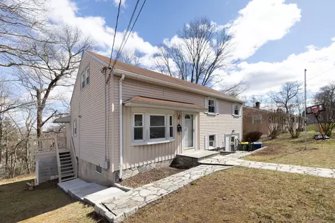 35 Robincrest Dr, Waterbury, CT 06708