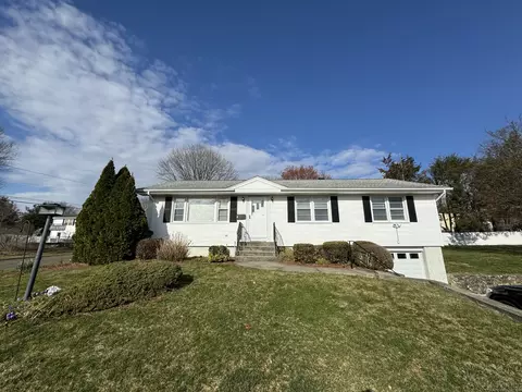 3 Pleasant St, Trumbull, CT 06611