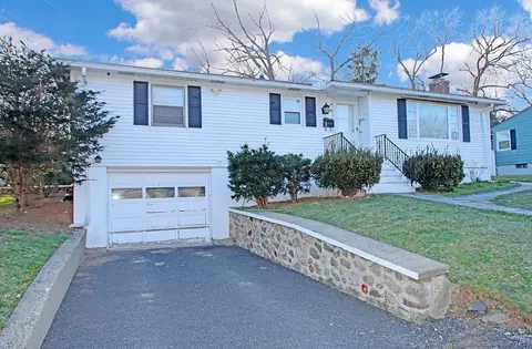 186 Parklawn Dr, Waterbury, CT 06708