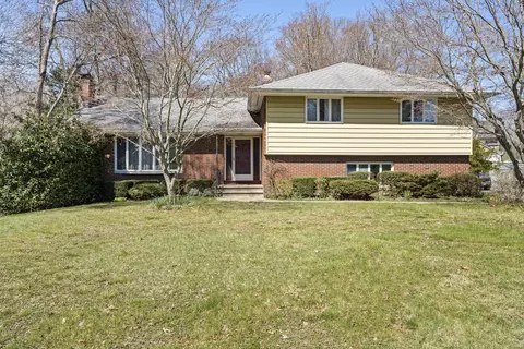 16 Oak Hill Dr, East Lyme, CT 06357