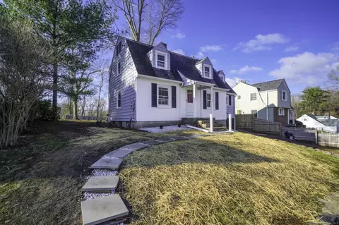 77 Tobey Ave, Windsor, CT 06095
