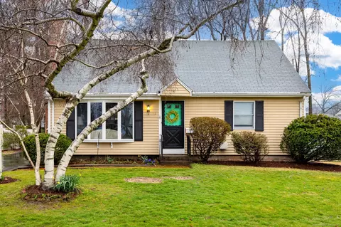 36 Miles Standish Dr, West Hartford, CT 06107
