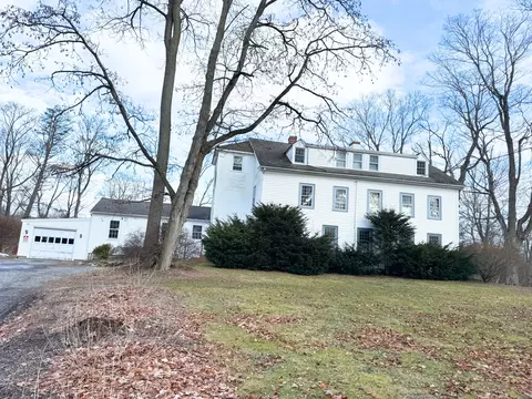 10 N Lake St, Litchfield, CT 06759