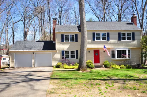2 Lark Rd, Simsbury, CT 06070