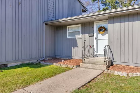 133 Moylan Ct #133, Newington, CT 06111