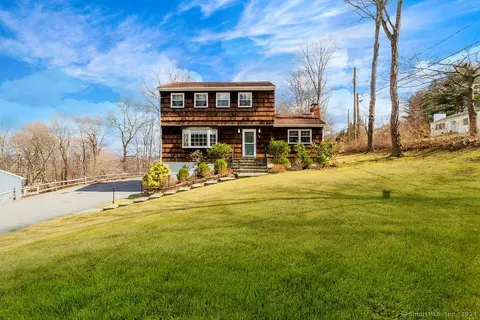 16 Weindorf Ln, Danbury, CT 06810